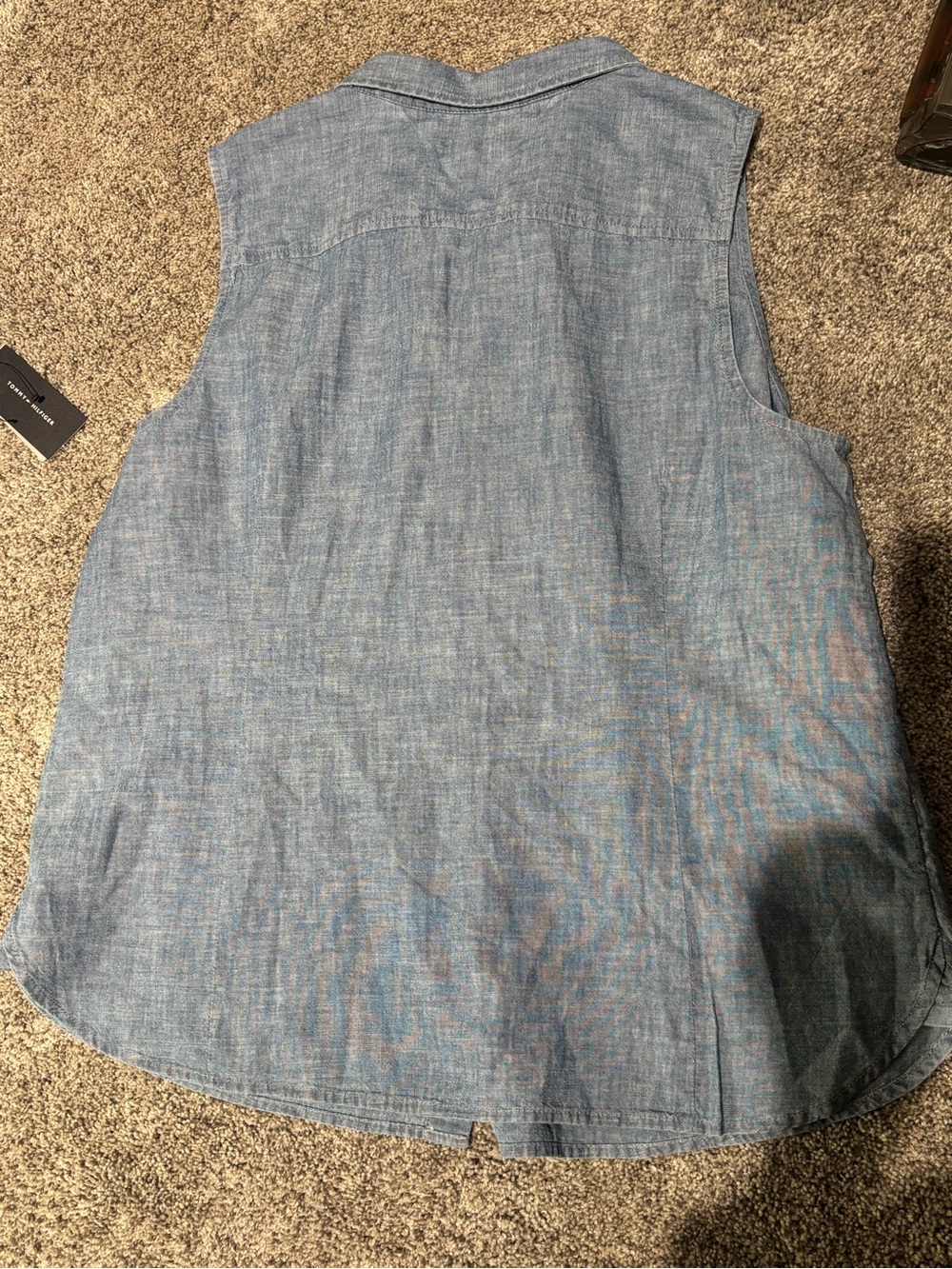 Tommy Hilfiger Sleeveless Button-Down Chambray Shirt in Light Blue - Picture 2 of 4